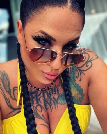 Curvy Chayenne