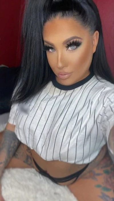 Curvy Chayenne