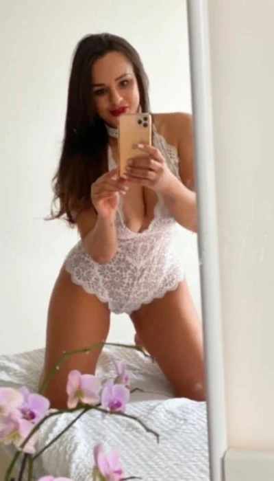Beatriz Fernandez Feuer Latina